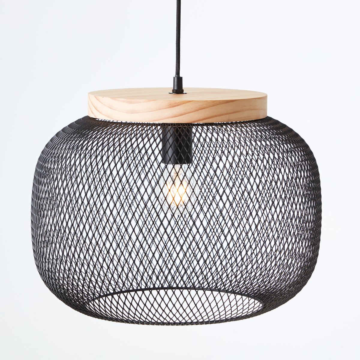 Giada Ø40 Negro Lámpas de techo De Brilliant - El material de madera cuenta con la certificaci&oacute;n FSC, lo que significa que procede de una silvicultura sostenible que da gran importancia a la protecci&oacute;n del medio ambiente y a las condiciones de trabajo.