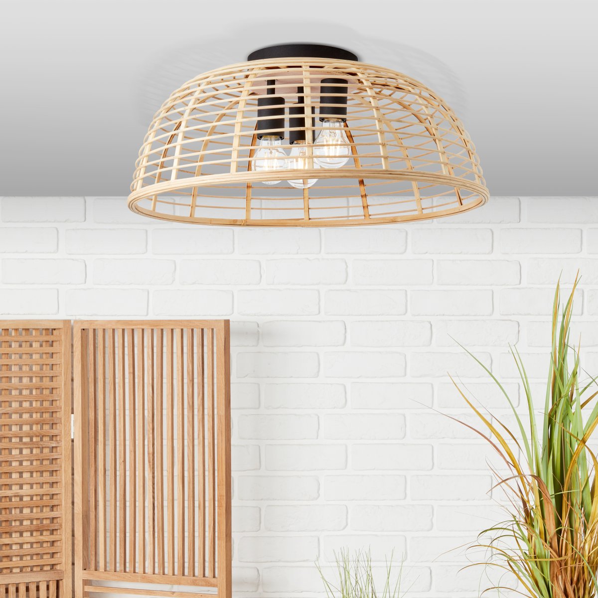 Crosstown Ø56 Madera clara plafón De Brilliant - La l&aacute;mpara de techo Crosstown emite una luz acogedora y agradable y es adecuada tanto para comedores como para pasillos.