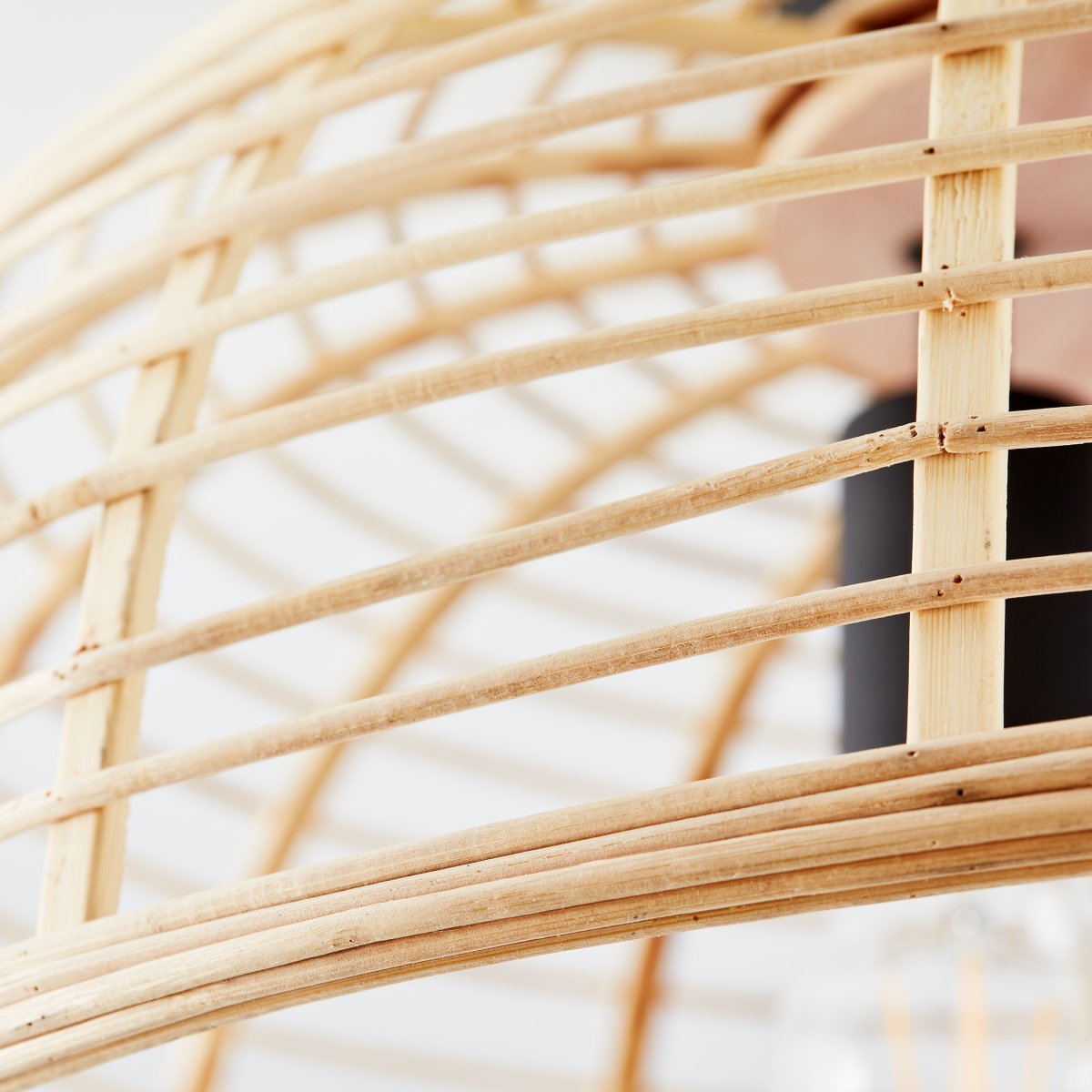 Crosstown Ø56 Madera clara plafón De Brilliant - La l&aacute;mpara de techo Crosstown emite una luz acogedora y agradable y es adecuada tanto para comedores como para pasillos.