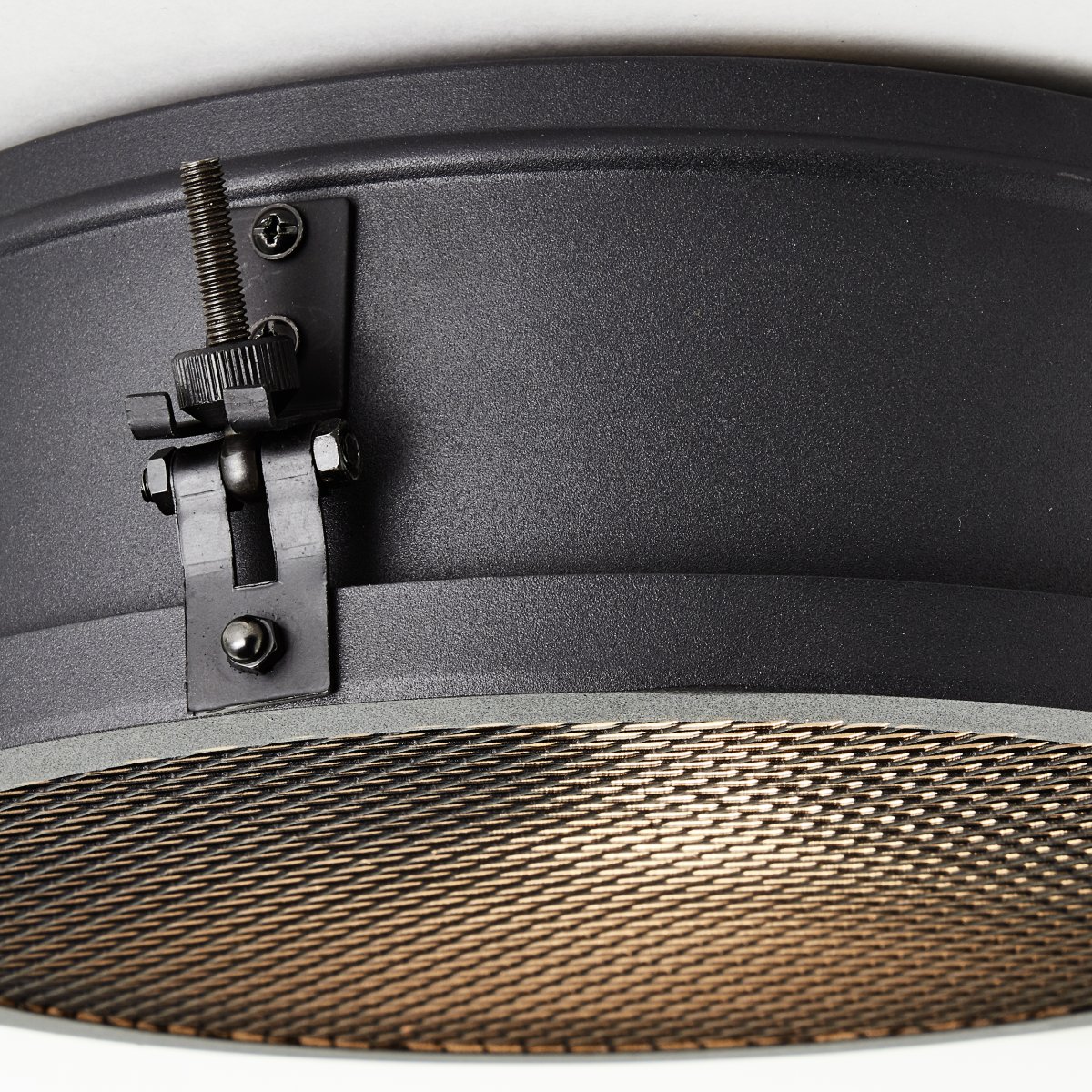 Zois Ø30 Negro plafón De Brilliant - La l&aacute;mpara de techo Zois est&aacute; dise&ntilde;ada en estilo industrial y crea una atm&oacute;sfera &uacute;nica en el hogar.