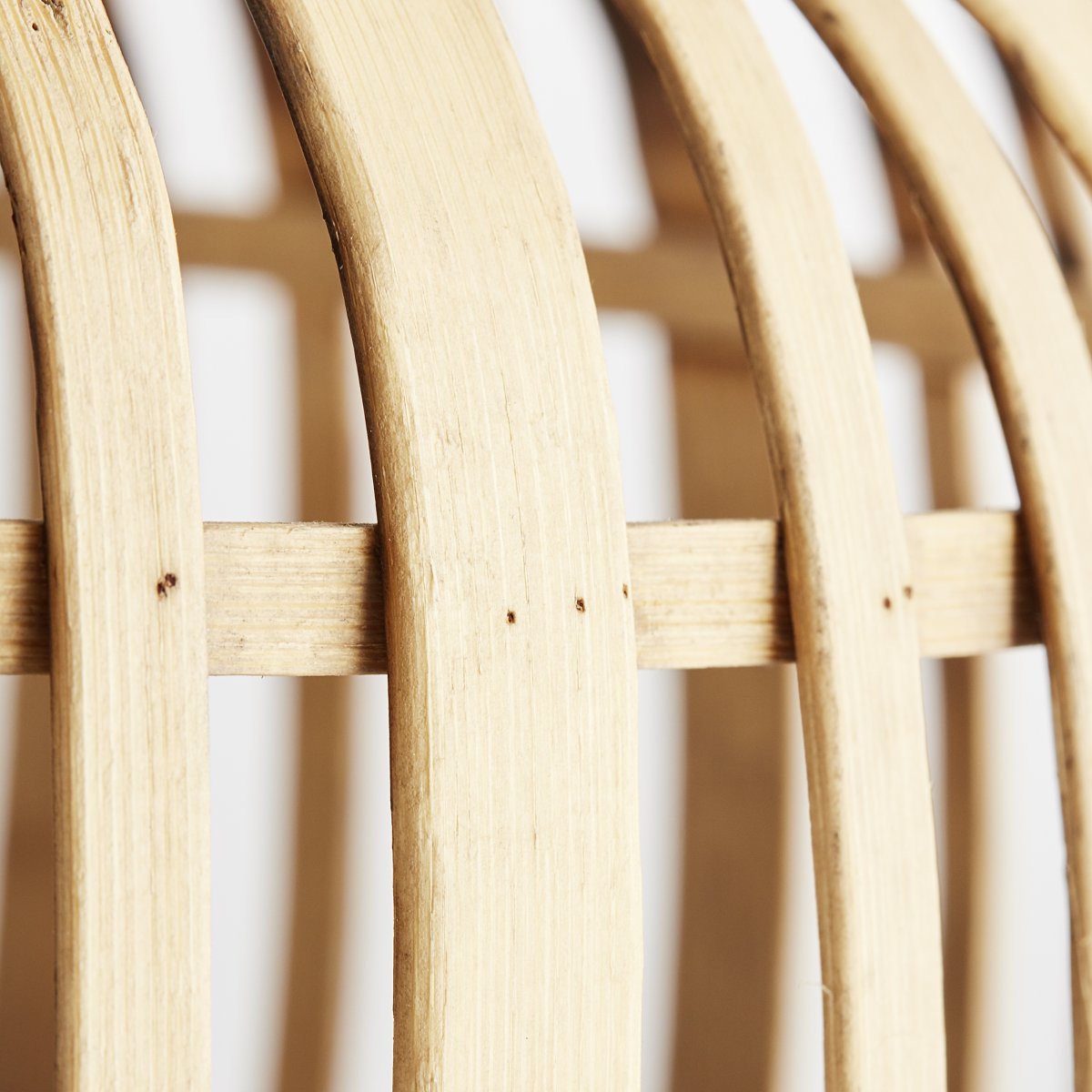 Woodrow Ø40 Naturaleza plafón De Brilliant - La l&aacute;mpara emite una luz c&aacute;lida y agradable y crea un ambiente agradable en la habitaci&oacute;n.