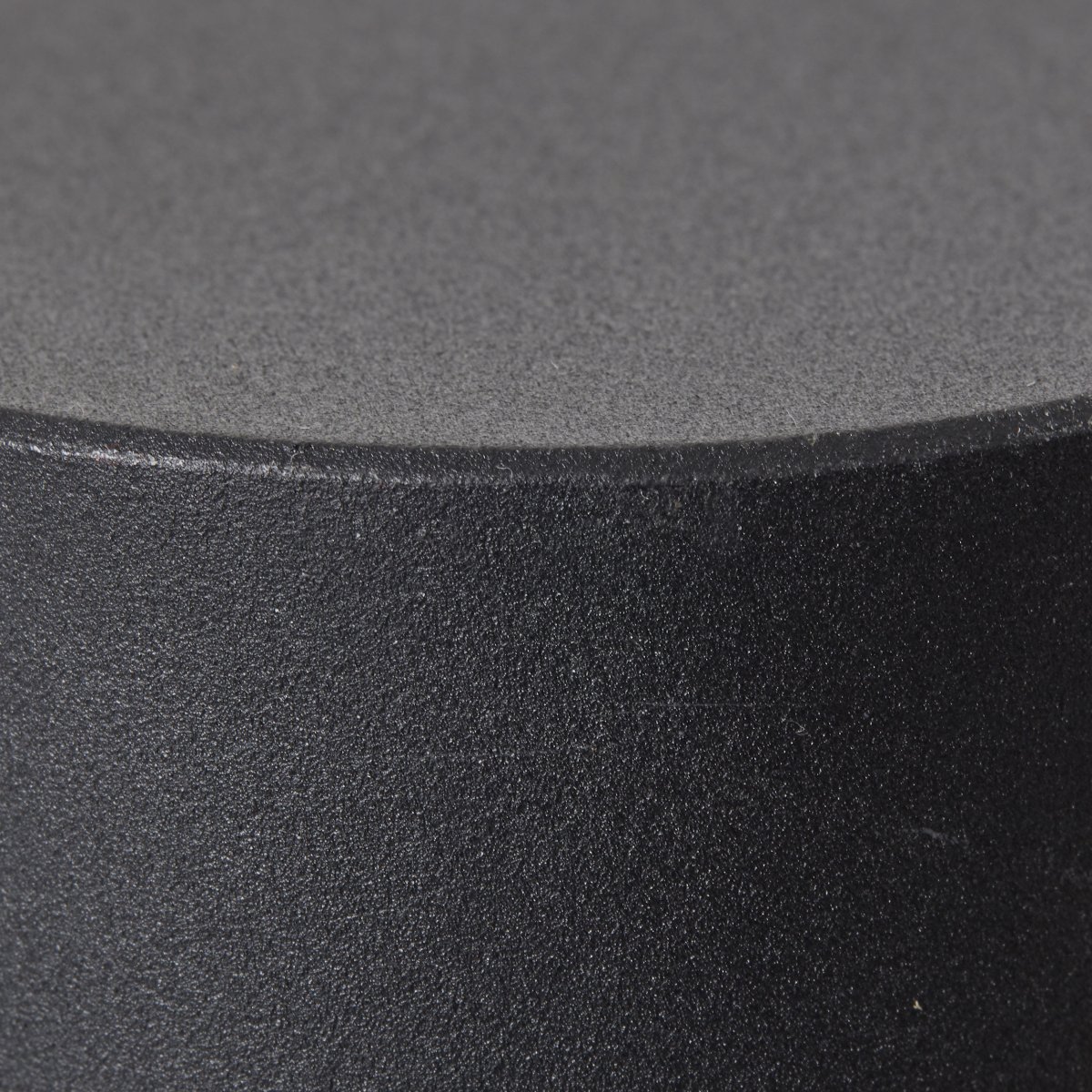 Dody 40cm Negro balizas De Brilliant - El bolardo de salida tiene un grado de protección IP44, lo que significa que está protegido contra salpicaduras de agua y es ideal para uso en exteriores, incluso en entornos menos protegidos.