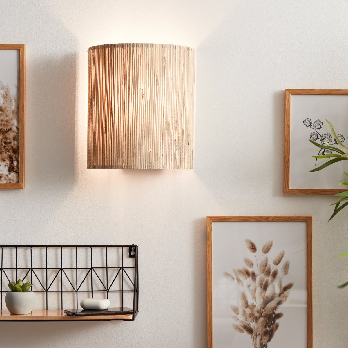Wimea 26cm Naturaleza lámpara de pared De Brilliant - Esta lámpara está hecha de algas, un material rápidamente renovable, y combina un diseño moderno con el respeto al medio ambiente.