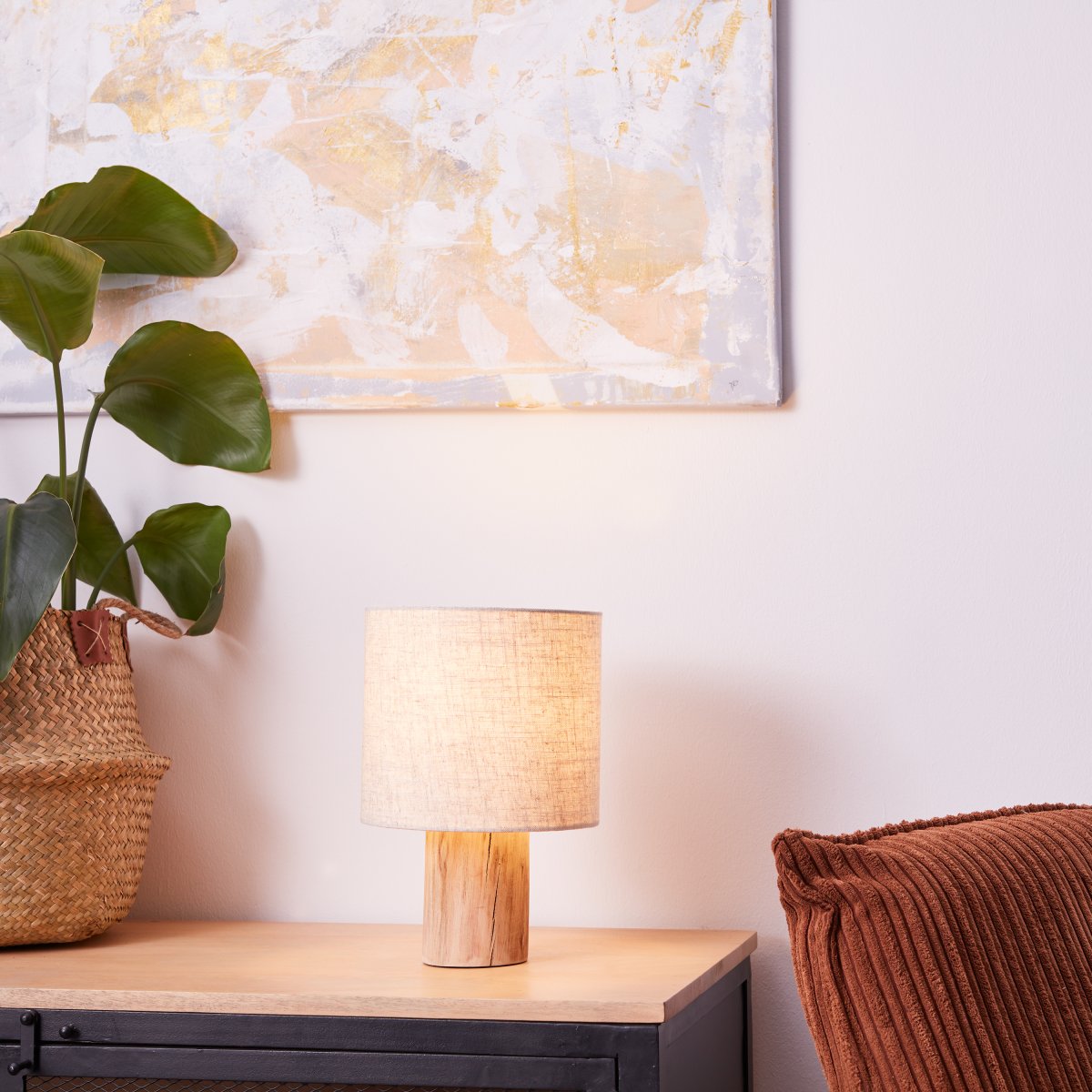 Pia 30cm Naturaleza lámpara de mesa De Brilliant - La lámpara de mesa Pia es la iluminación complementaria perfecta en el salón o como lámpara de noche.