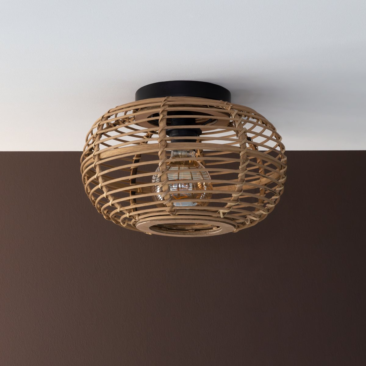 Woodball Ø32 Naturaleza plafón De Brilliant - La fuente de luz difunde una luz agradable a trav&eacute;s de las l&aacute;minas de madera y crea un ambiente acogedor, por ejemplo en el pasillo, la cocina o el dormitorio.
