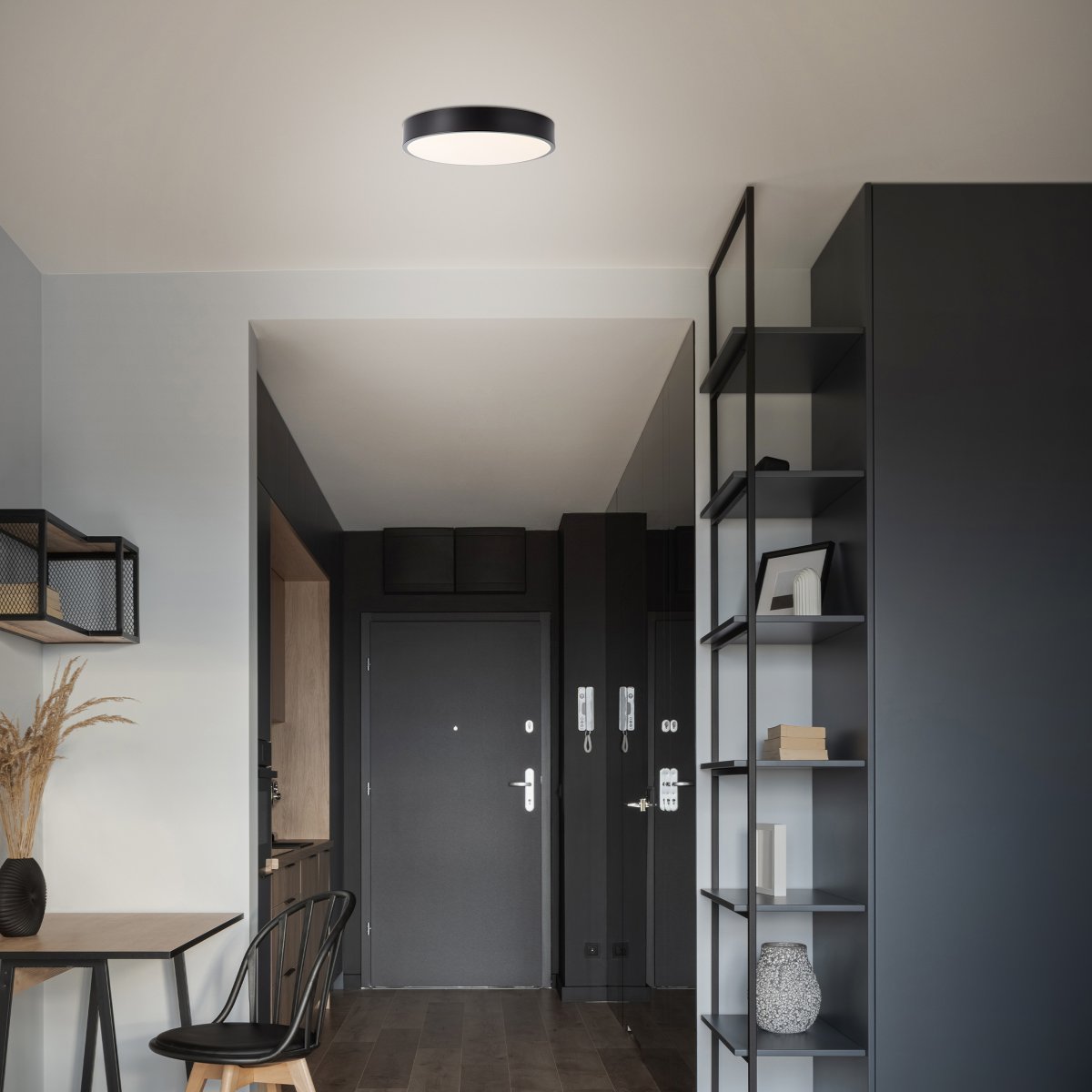 Slimline Ø33 Negro plafón De Brilliant - A pesar de su tama&ntilde;o, tiene un fuerte brillo de 2400 l&uacute;menes y un color de luz blanco c&aacute;lido de 3000 Kelvin, que crea una atm&oacute;sfera agradable.