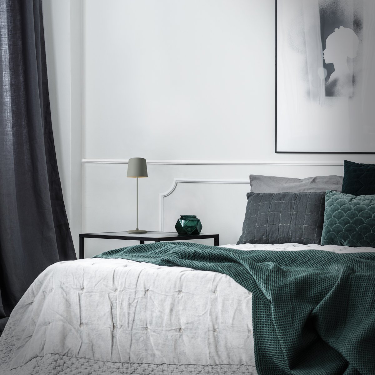 Kaami 37cm Gris mate portátil De Brilliant - La l&aacute;mpara de mesa dispone de un regulador t&aacute;ctil y ofrece una agradable luz blanca c&aacute;lida (3000 K, 310 l&uacute;menes).