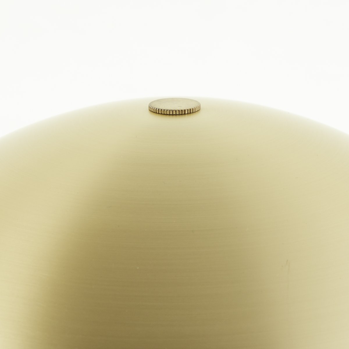 Sigrun 33cm Oro mate lámpara de mesa De Brilliant - La l&aacute;mpara de mesa Sigrun es una l&aacute;mpara elegante y estilosa fabricada en metal con un acabado moderno en oro mate.
