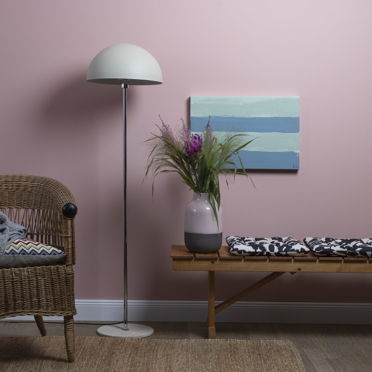 Lillian Beige lámpara de pie De Brilliant - La lámpara es fácil de instalar y se convertirá rápidamente en un elemento decorativo de su hogar.