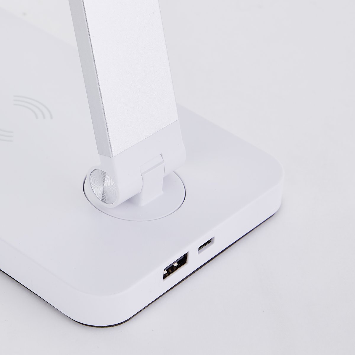 Florence 38cm Blanco lámpara de escritorio De Brilliant - La luz cuenta con un regulador táctil de 3 etapas para controlar el brillo y ofrece luz blanca cálida y diurna.