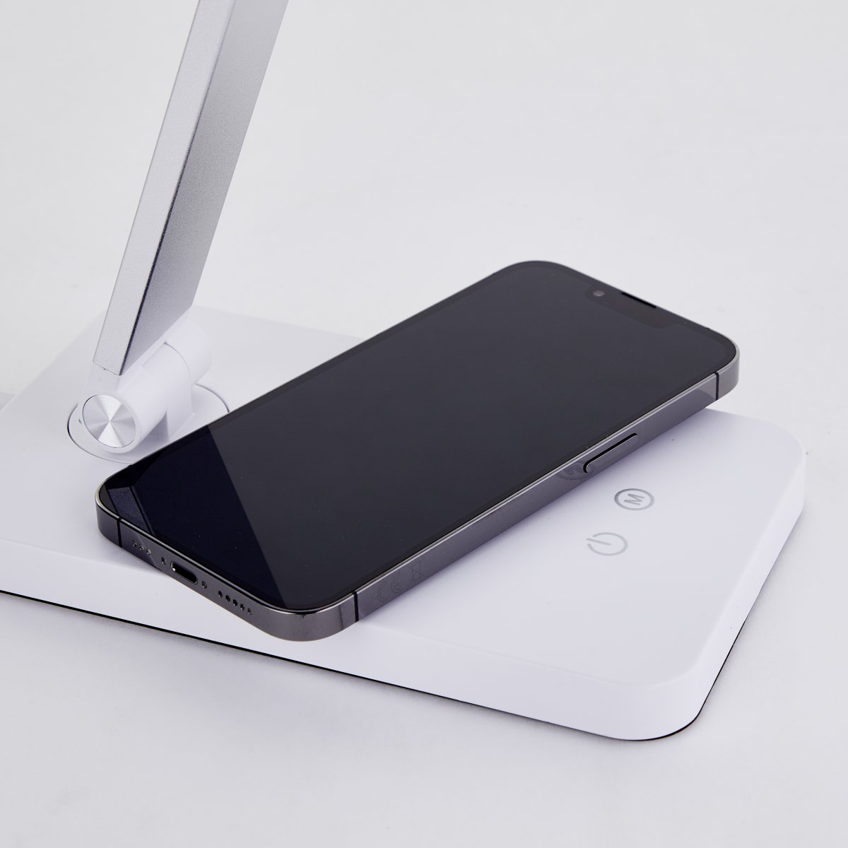 Florence 38cm Blanco lámpara de escritorio De Brilliant - La luz cuenta con un regulador táctil de 3 etapas para controlar el brillo y ofrece luz blanca cálida y diurna.