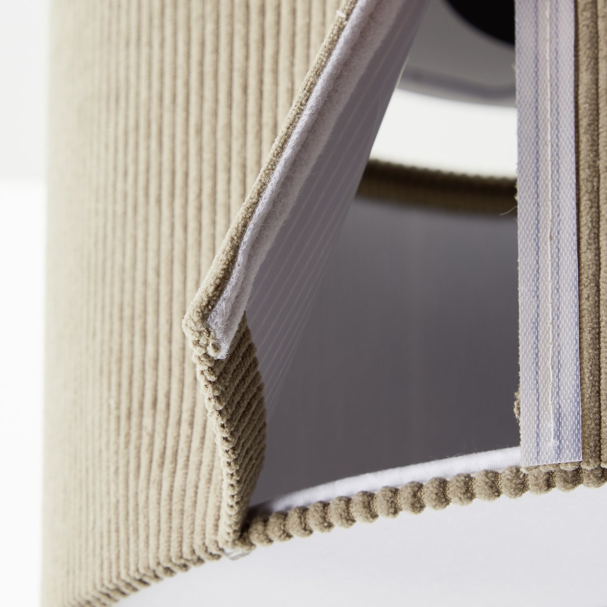 Tony Ø45 Marrón plafón De Brilliant - Esta elegante l&aacute;mpara de techo con pantalla de pana de alta calidad le da a cualquier habitaci&oacute;n un aspecto moderno y acogedor.