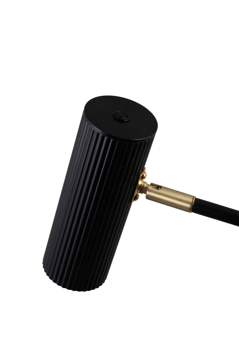 Hubble Read Negro lámpara de pie De Globen Lighting - Hubble Read es una elegante lámpara de pie con una pantalla inclinable, acanalada y con forma de malla, que permite dirigir la luz en la dirección deseada.