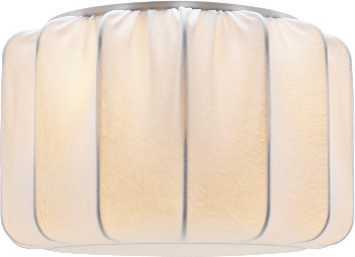 Iris Ø30 Blanco plafón De PR Home - Iris Plafond es parte de una serie de pantallas de l&aacute;mparas de varios tama&ntilde;os y formas, revestidas con tejido de jersey blanco.