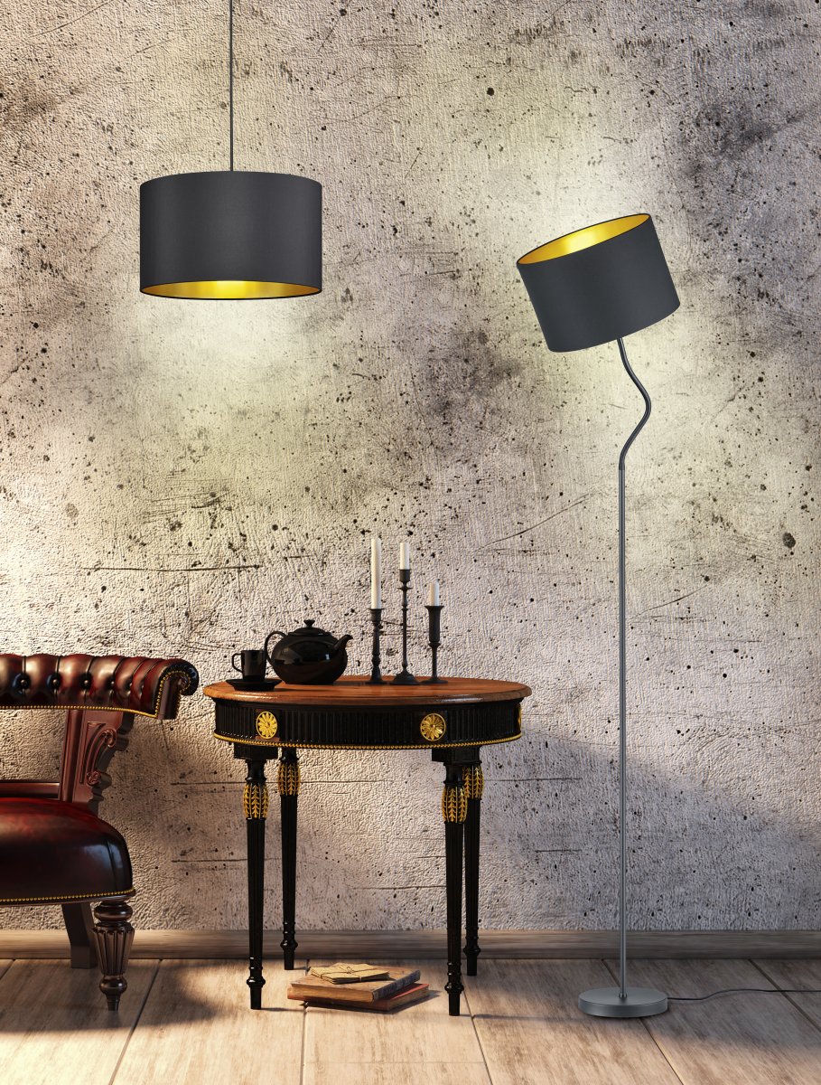 Hostel Negro lámpara de pie De Trio Lighting - Con una altura de hasta 156 cm, la combinación de negro y dorado es elegante y noble al mismo tiempo, un punto de atracción especial con un gran efecto de iluminación.