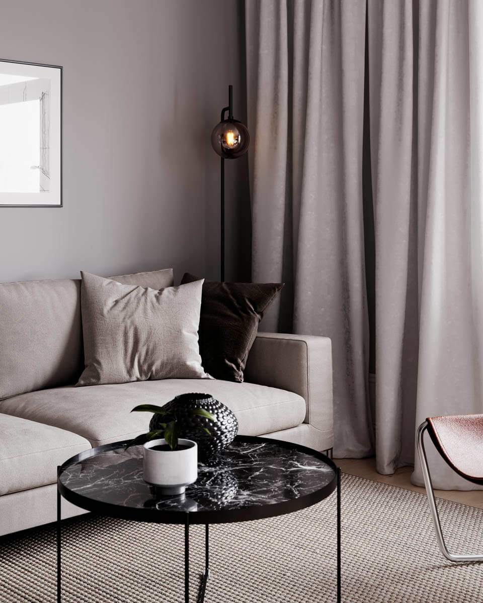 Boyle Negro lámpara de pie De By Rydéns - Gracias a la combinaci&oacute;n de m&aacute;rmol gris, metal negro y cristal ahumado, Boyle se integra a la perfecci&oacute;n en la mayor&iacute;a de los ambientes sin resultar intrusiva.