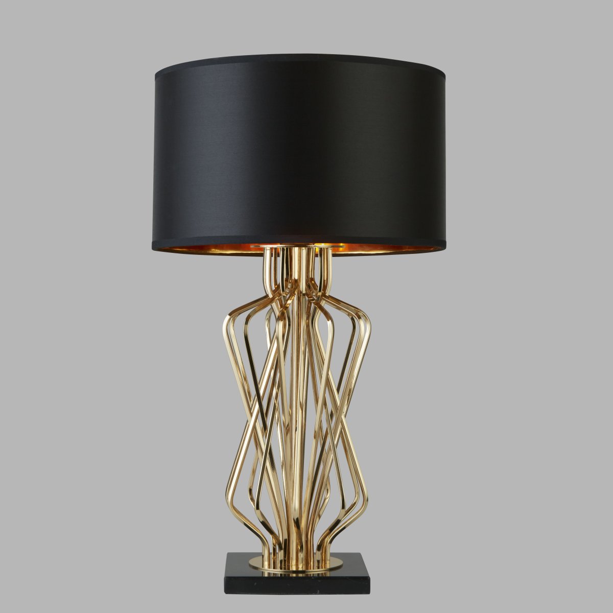 Ethan 72cm Oro lámpara de mesa De Searchlight - El diseño escultórico le da a la lámpara una expresión artística, mientras que la pantalla negra con interior dorado difunde una luz cálida y suave.