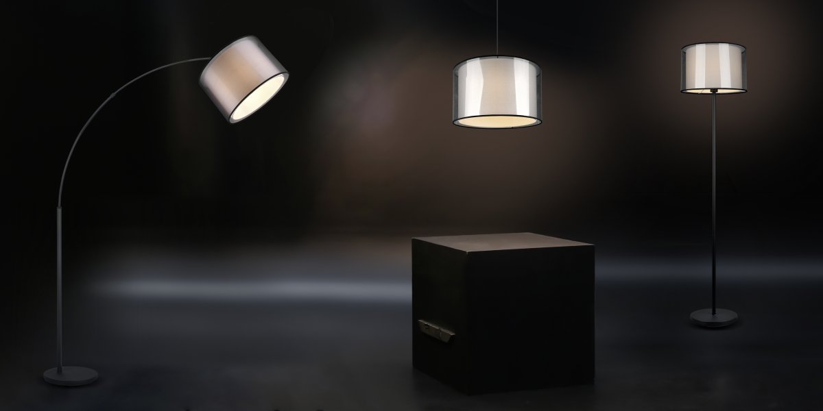 Burton Negro lámpara de pie De Trio Lighting - La moderna combinación de una pantalla interior de tela blanca y una pantalla exterior de plástico negro transparente parece individual y refrescante al mismo tiempo y se puede integrar en espacios habitables modernos.