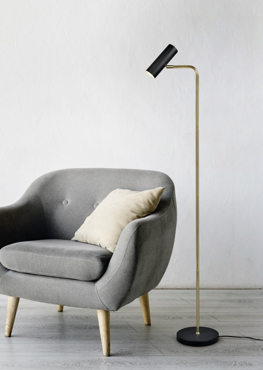Marley Latón mate lámpara de pie De Trio Lighting - El cabezal móvil se puede ajustar fácilmente hacia arriba o hacia abajo, lo que hace que la lámpara sea perfecta como luz de lectura en el sofá o como iluminación discreta en el pasillo.