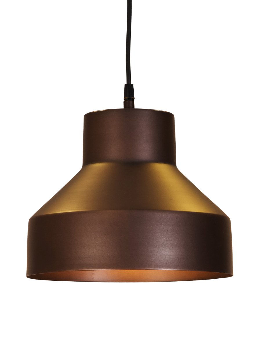Solo Ø26 Marrón Lámpas de techo De PR Home - Su acabado mate en marr&oacute;n antiguo le confiere un aspecto c&aacute;lido y sofisticado, convirti&eacute;ndola en un elegante complemento para la mesa del comedor u otros espacios reducidos.