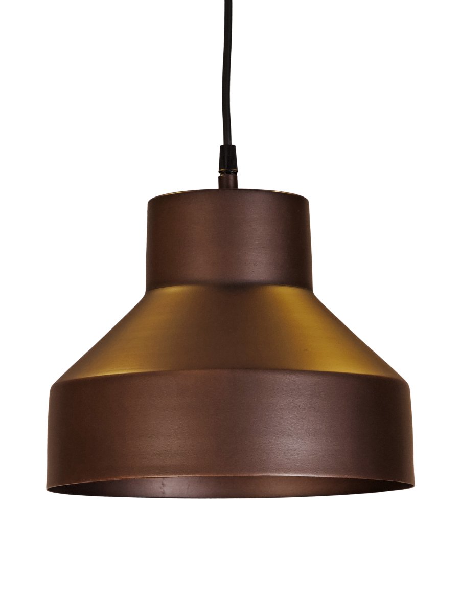 Solo Ø26 Marrón Lámpas de techo De PR Home - Su acabado mate en marr&oacute;n antiguo le confiere un aspecto c&aacute;lido y sofisticado, convirti&eacute;ndola en un elegante complemento para la mesa del comedor u otros espacios reducidos.