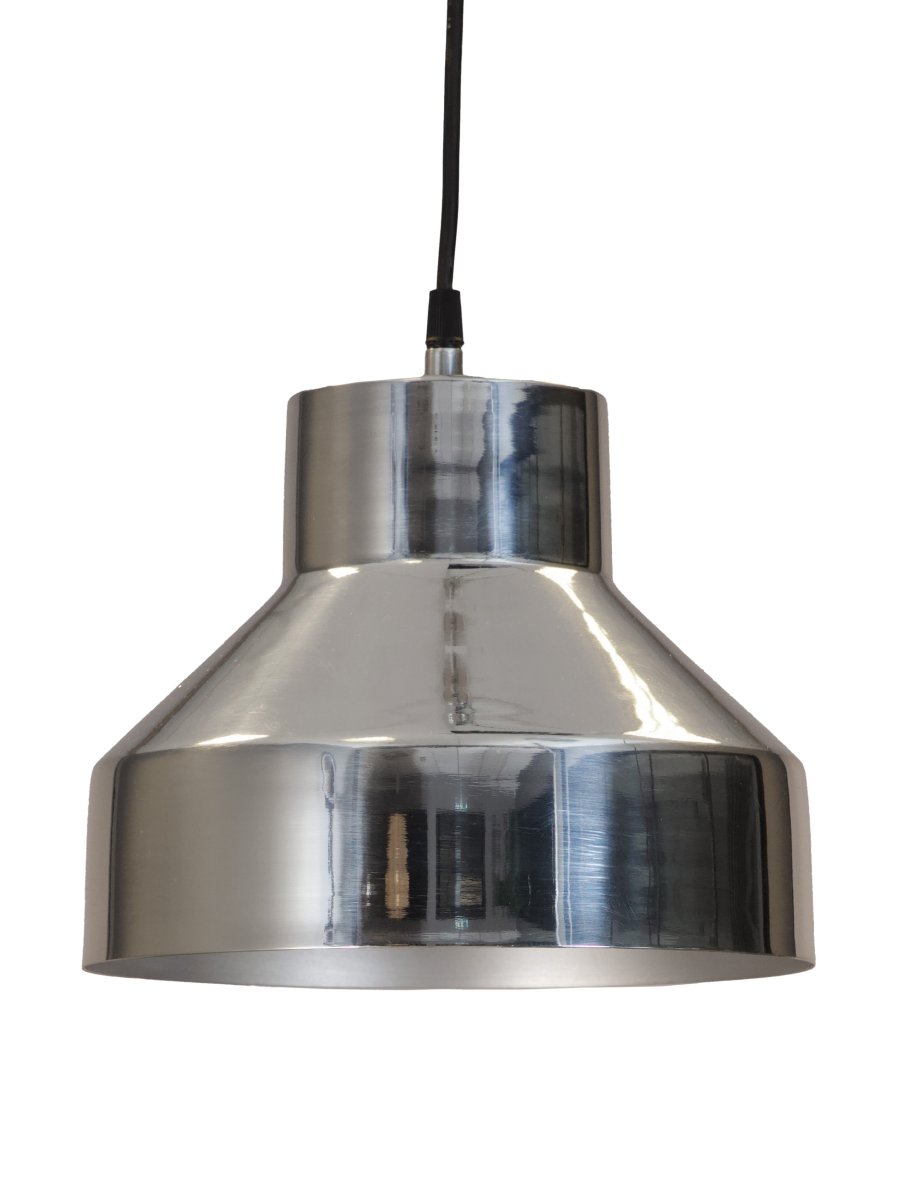 Solo Ø26 Cromo Lámpas de techo De PR Home - Su acabado cromado brillante le confiere un car&aacute;cter exclusivo y la convierte en un elegante complemento para la mesa del comedor u otras estancias peque&ntilde;as.