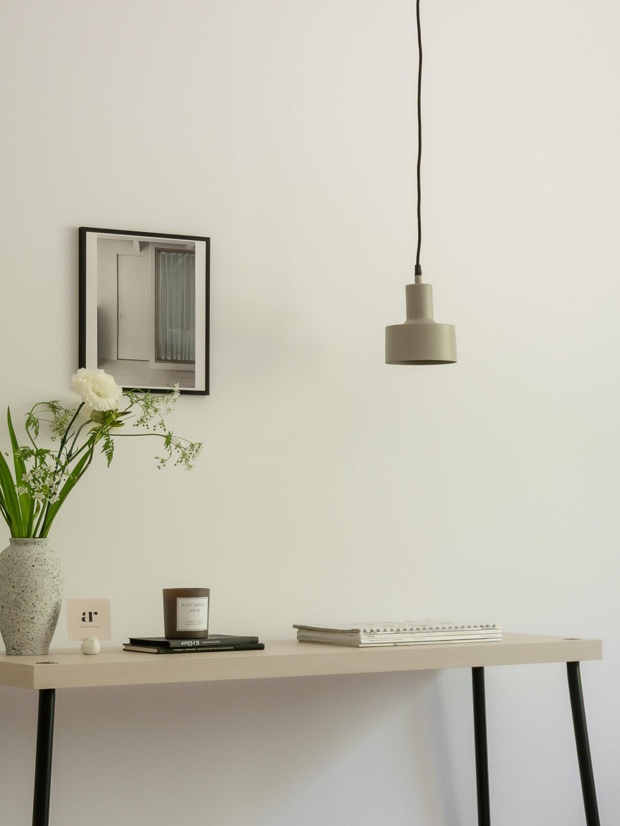 Solo Ø13 Beige lámpara de ventana De PR Home - Cable textil negro de 3,5 metros, soporte para colgar y enchufe de pared.