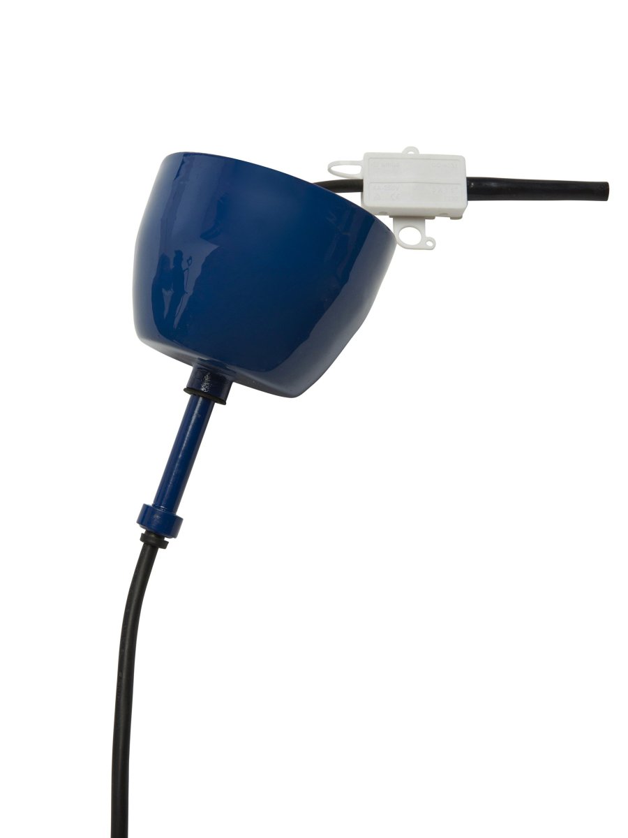 Solo Ø26 Azul Lámpas de techo De PR Home - La l&aacute;mpara de techo Solo es una l&aacute;mpara de techo m&aacute;s peque&ntilde;a fabricada en metal.