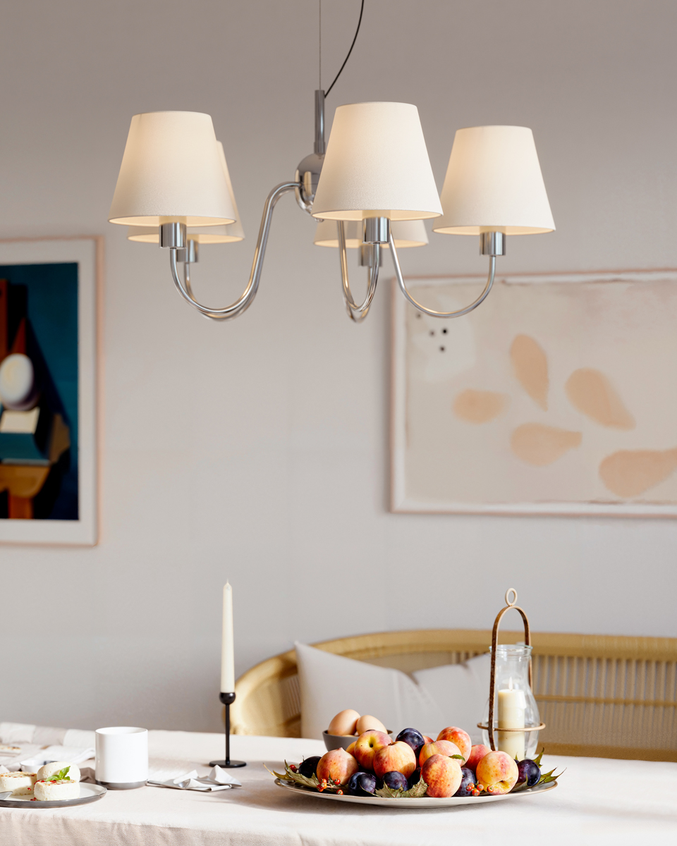 Lynx Ø75 Cromo Lámpas de techo De By Rydéns - Con un impresionante di&aacute;metro de 75 cm, Lynx es un mueble de gran tama&ntilde;o que se convertir&aacute; en el centro de atenci&oacute;n de cualquier habitaci&oacute;n.