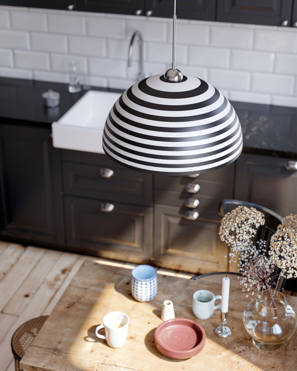 Stripe Ø45 En blanco y negro Lámpas de techo De By Rydéns - El interior plateado refleja la luz de forma hermosa, enfatizando el car&aacute;cter decorativo de la l&aacute;mpara y contribuyendo a una iluminaci&oacute;n agradable.