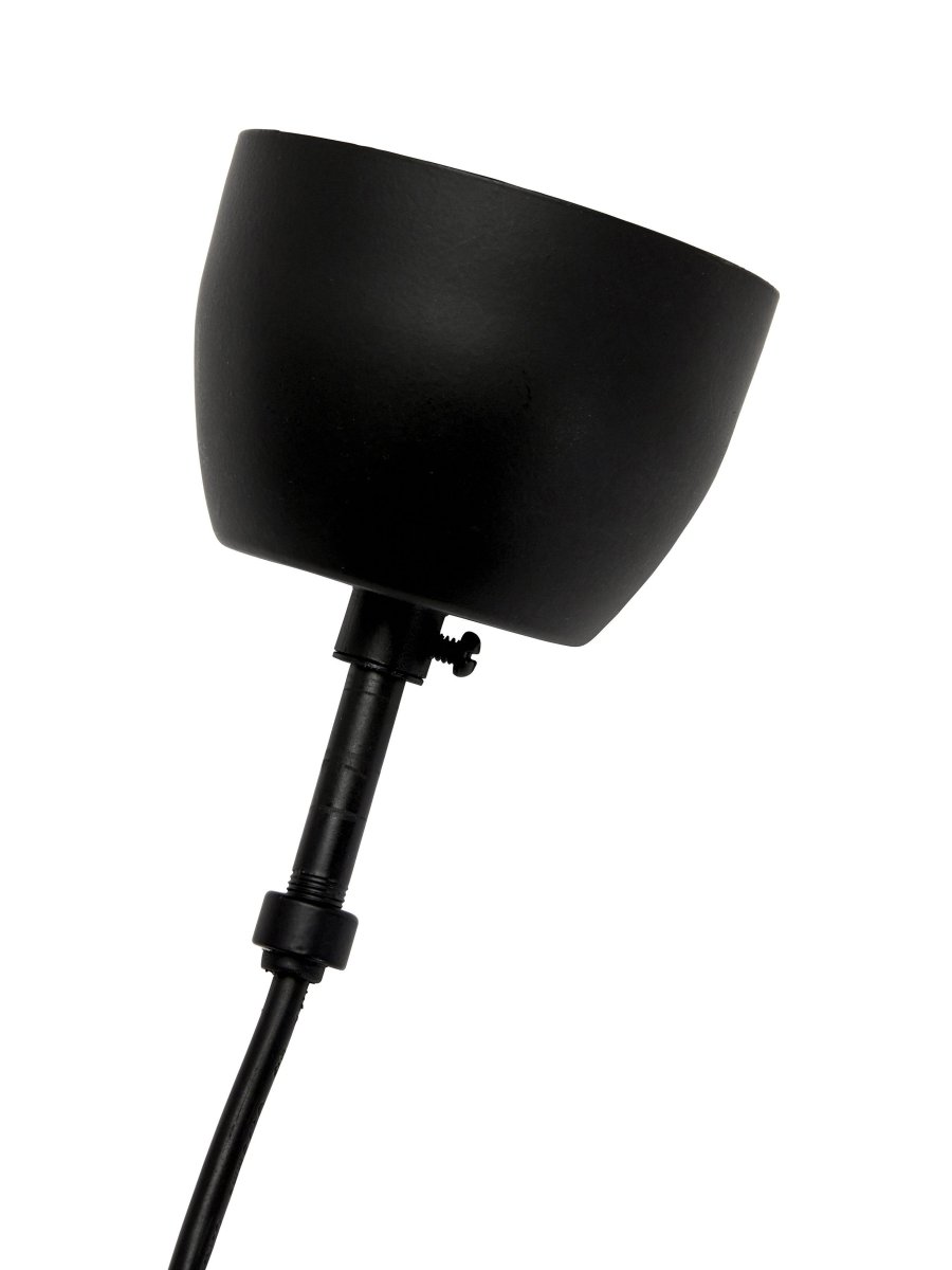 Ribble Ø25 Negro Lámpas de techo De PR Home - Cable de pl&aacute;stico negro de 1,5 m de longitud con cazoleta de techo para suspensi&oacute;n con gancho del mismo color que la pantalla.
