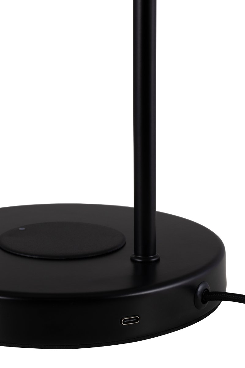 Hubble Read 64cm Negro lámpara de escritorio De Globen Lighting - El puerto USB-C en la parte posterior de la base se ha probado con dispositivos Apple y debería ser compatible con versiones de hasta el iPhone 15 y el iPad 10.