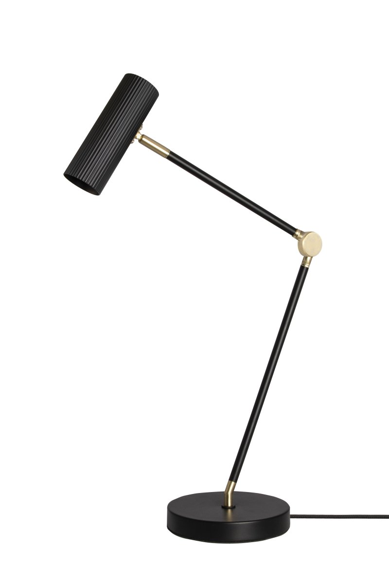 Hubble Read 45cm Negro lámpara de escritorio De Globen Lighting - Hubble Read es una moderna lámpara de escritorio con pantalla metálica tubular acanalada.