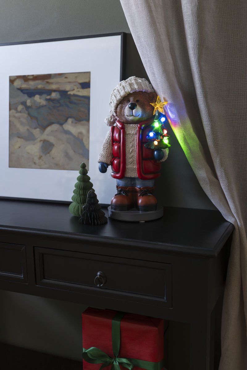 Osito De Peluche Pequeño 38cm Multicolor De Konstsmide - &iexcl;Difunde el esp&iacute;ritu navide&ntilde;o al aire libre o en interiores con este adorable osito de peluche con ropa de invierno!