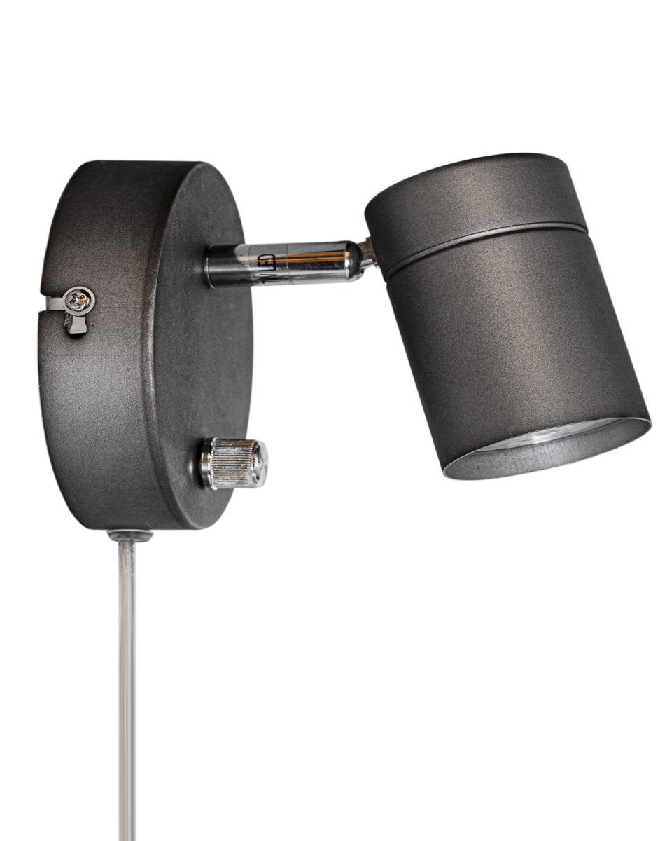 Correct Gris acero lámpara de lectura De By Rydéns - Gracias a su elegante dise&ntilde;o, Correct se puede colocar donde necesites luz adicional: como l&aacute;mpara de noche, como foco de pared para la esquina de la cama, sobre la encimera de la cocina o para iluminar tus obras de arte.
