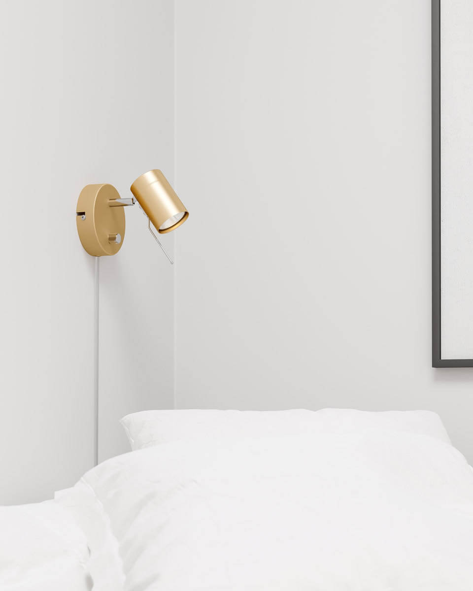 Correct Oro lámpara de lectura De By Rydéns - Úsalo como lámpara de noche, como lámpara de lectura junto a tu sillón favorito, encima de la encimera de la cocina o, por qué no, para iluminar un cuadro que te guste.