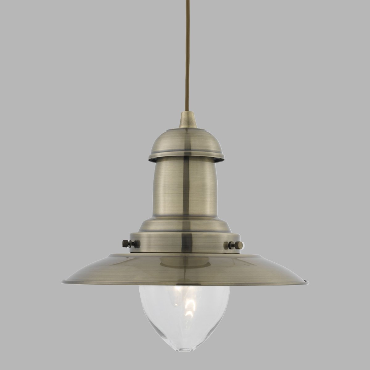 Fisherman Ø32 Latón antiguo Lámpas de techo De Searchlight - La lámpara de techo Fisherman, fabricada en latón antiguo con pantalla de cristal transparente, presenta un diseño robusto de inspiración rural en un estilo industrial clásico.