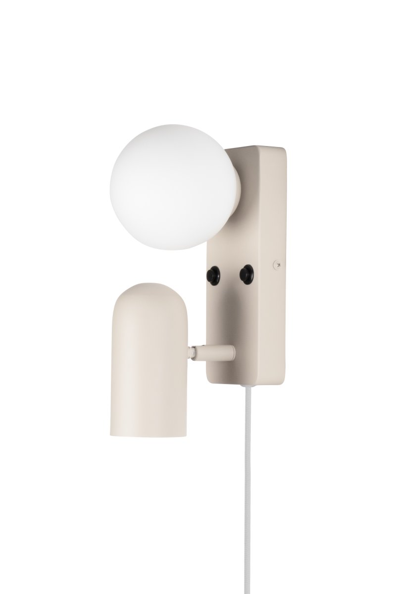 Doppio 25cm Beige lámpara de lectura De Globen Lighting - Doppio es una vers&aacute;til l&aacute;mpara de pared que ilumina tu hogar con sus dos fuentes de luz.