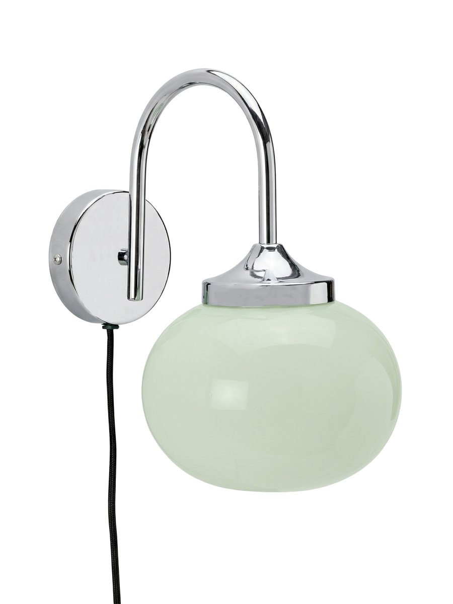 Elsy 30cm Verde lámpara de lectura De PR Home - La pantalla de cristal artesanal en un suave verde salvia le confiere a cada l&aacute;mpara un car&aacute;cter &uacute;nico, mientras que los detalles met&aacute;licos cromados crean un contraste elegante y exclusivo.