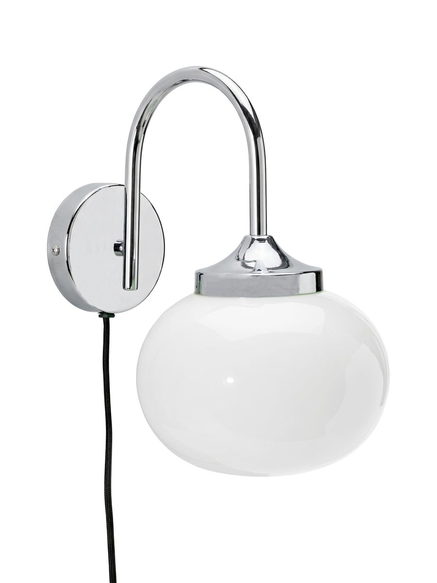 Elsy 30cm Blanco lámpara de lectura De PR Home - La pantalla de cristal artesanal en un suave tono blanco le confiere a cada l&aacute;mpara un car&aacute;cter &uacute;nico, mientras que los detalles met&aacute;licos cromados crean un contraste elegante y exclusivo.