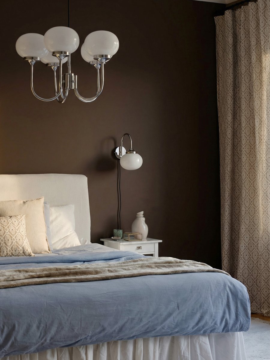Elsy 30cm Blanco lámpara de lectura De PR Home - La pantalla de cristal artesanal en un suave tono blanco le confiere a cada l&aacute;mpara un car&aacute;cter &uacute;nico, mientras que los detalles met&aacute;licos cromados crean un contraste elegante y exclusivo.