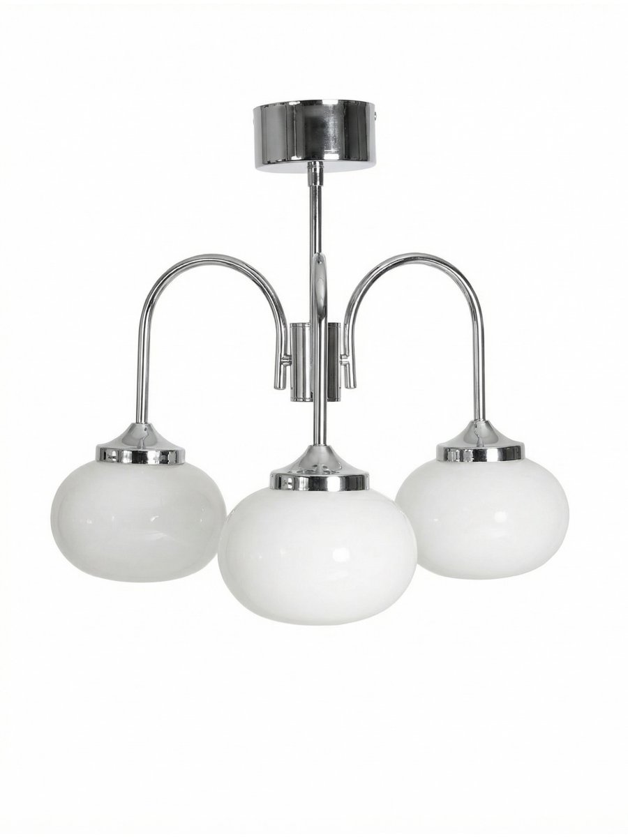 Elsy Ø52 Cromo plafón De PR Home - Cuenta con tres brazos orientados hacia abajo con pantallas de cristal blanco que difunden una luz suave y agradable, creando un ambiente confortable en salas de estar, comedores o pasillos.
