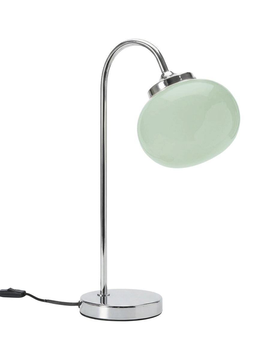 Elsy 50cm Verde lámpara de mesa De PR Home - La pantalla de cristal artesanal en un suave verde salvia le confiere a cada l&aacute;mpara un car&aacute;cter &uacute;nico, mientras que los detalles met&aacute;licos cromados crean un estilo elegante y atemporal.