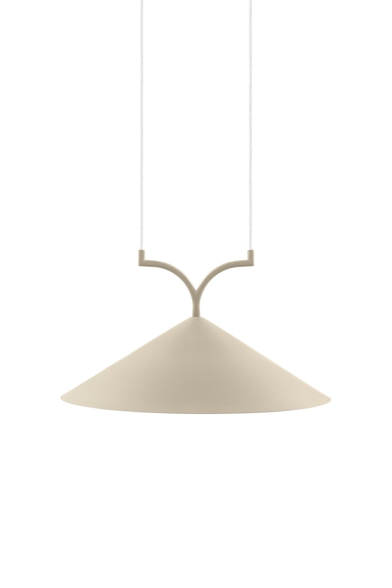 Curve Ø50 Beige Lámpas de techo De Globen Lighting - Fabricada en metal lacado mate con dos cables textiles de 120 cm y una caja de techo metálica a juego.