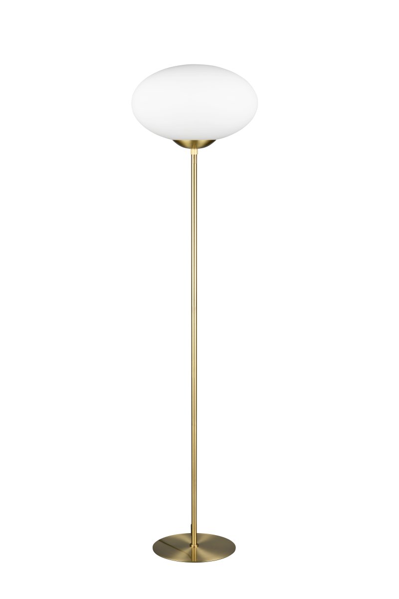 Fomento Latón mate lámpara de pie De Trio Lighting - La elegante pantalla elíptica de cristal opalino le da a la lámpara un toque especial y difunde la luz de forma agradable en el entorno.