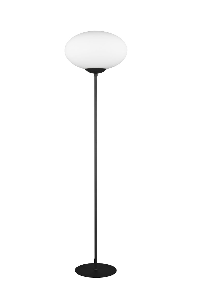 Fomento Negro lámpara de pie De Trio Lighting - La elegante pantalla elíptica de cristal opalino le da a la lámpara un toque especial y difunde la luz de forma agradable en el entorno.