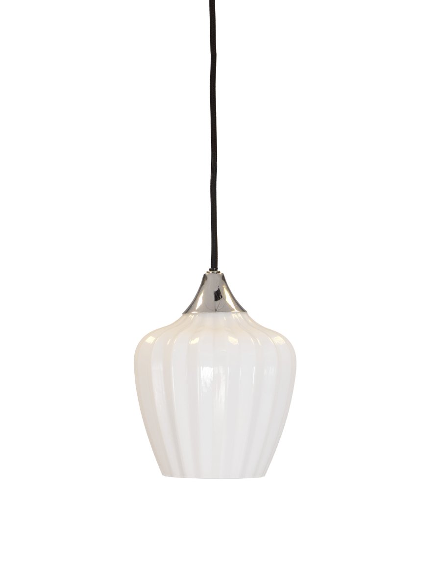 Amalfi Ø14 Blanco lámpara de ventana De PR Home - La lámpara colgante Amalfi cautiva con su diseño atemporal y elegante, con una delicada forma inspirada en las campanillas de invierno.