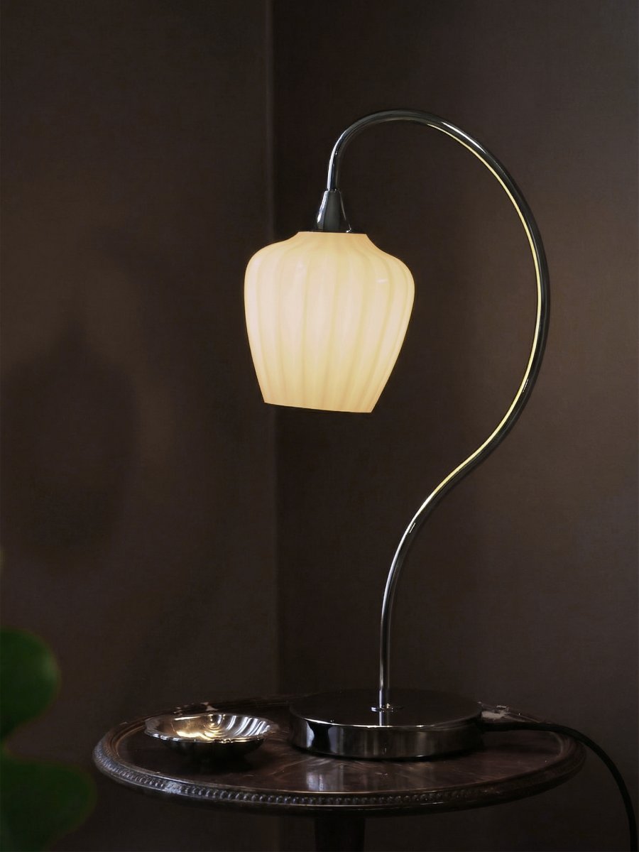 Amalfi 50cm Albaricoque lámpara de mesa De PR Home - La pantalla de malla proporciona una luz agradable, convirtiendo a Amalfi en una l&aacute;mpara de mesa decorativa ideal para una mesa auxiliar, un escritorio o una mesita de noche.