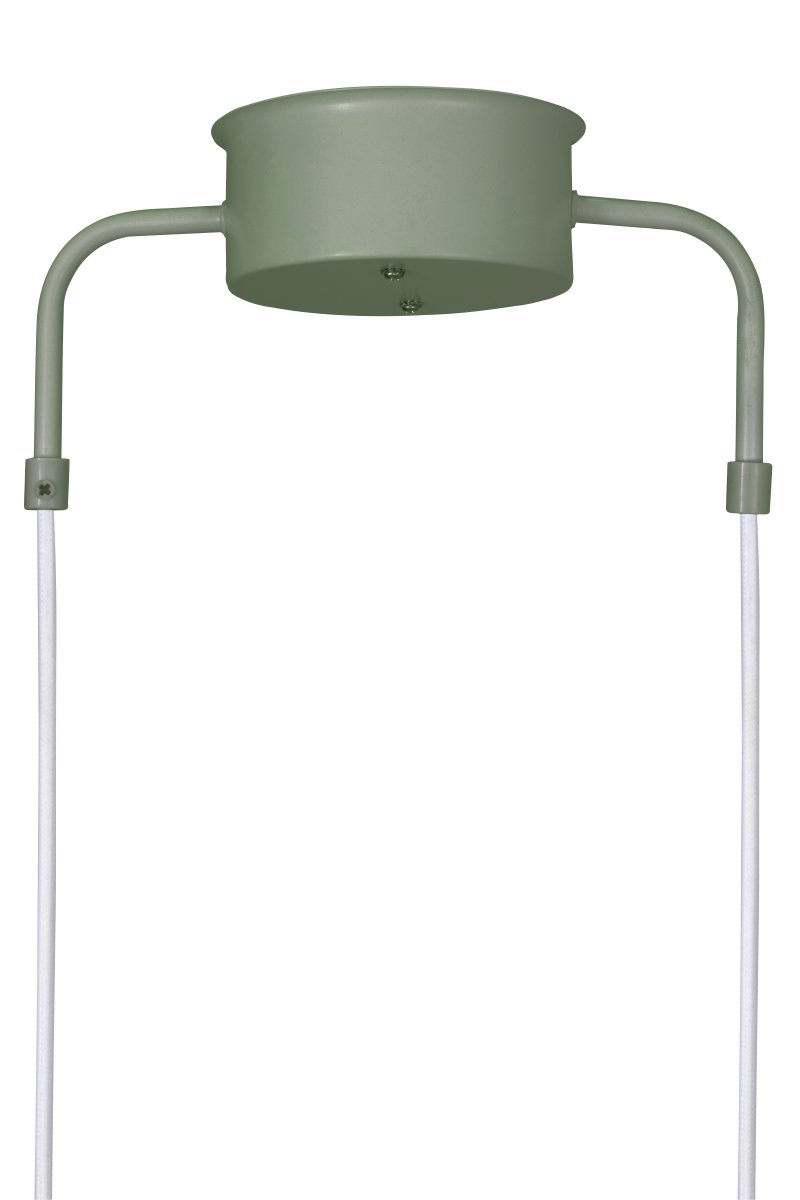 Curve 165cm Verde musgo Lámpas de techo De Globen Lighting - La l&aacute;mpara colgante est&aacute; hecha de metal lacado mate con cinco pantallas e incluye dos cables textiles de 200 cm de largo y una caja de techo a juego.