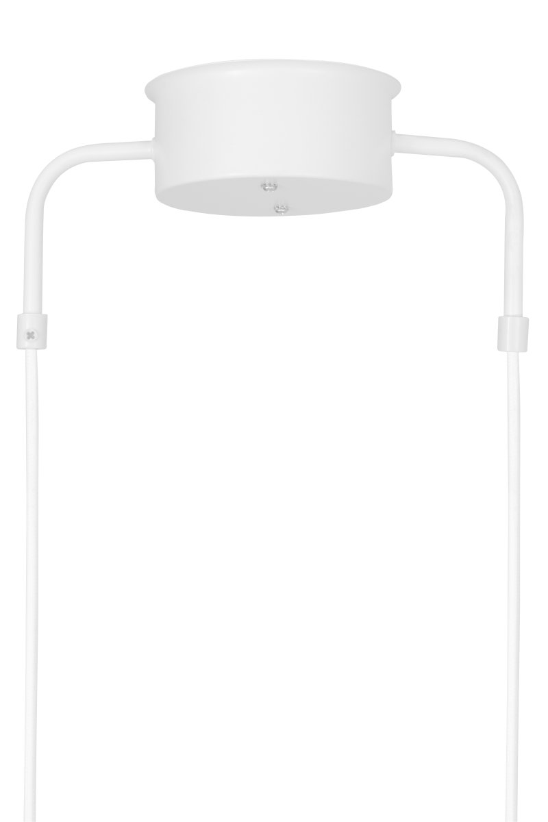 Curve 165cm Blanco Lámpas de techo De Globen Lighting - La l&aacute;mpara colgante est&aacute; hecha de metal lacado mate con cinco pantallas e incluye dos cables textiles de 200 cm de largo y una caja de techo a juego.